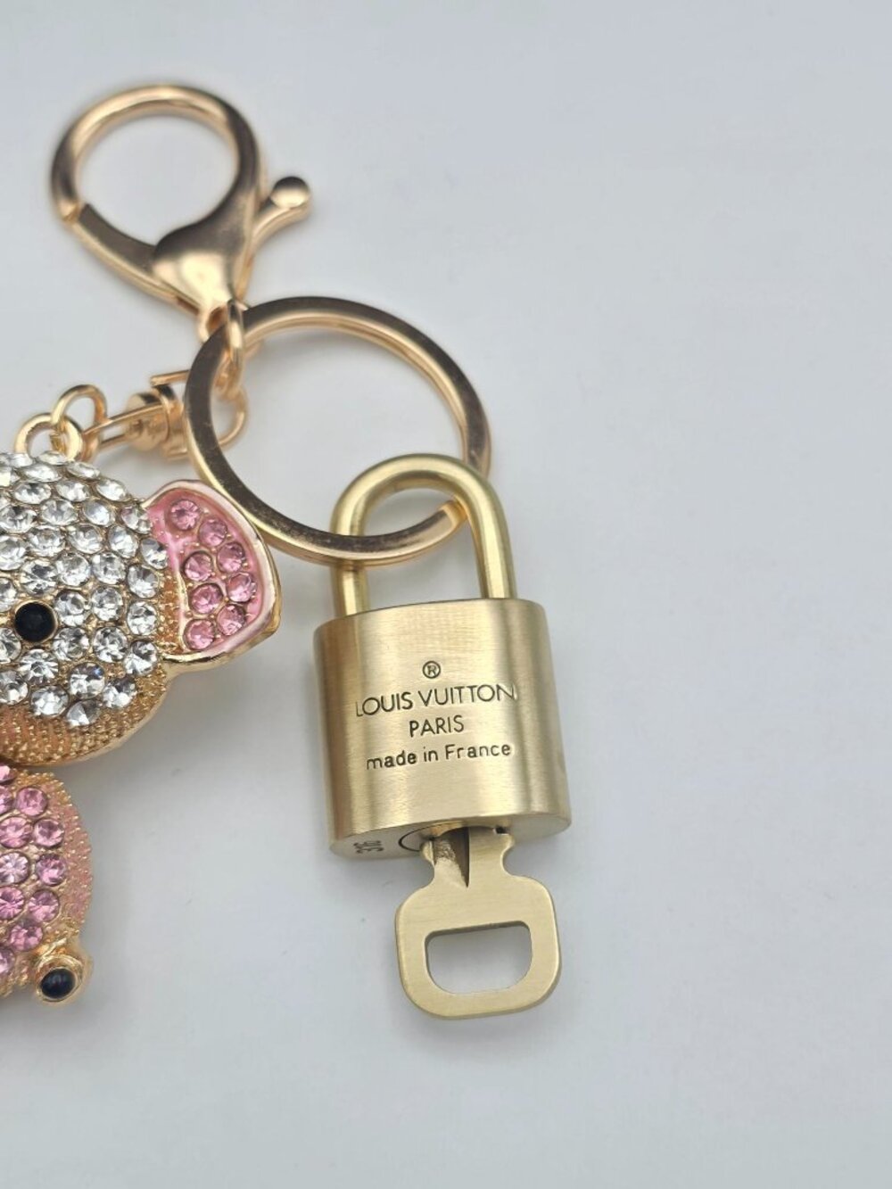 Authentic Louis Vuitton Gold Lock 🔒 Unbranded Elephant Keychain Bag Charm LV - Picture 8 of 9